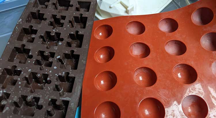 How to Clean Silicone Molds